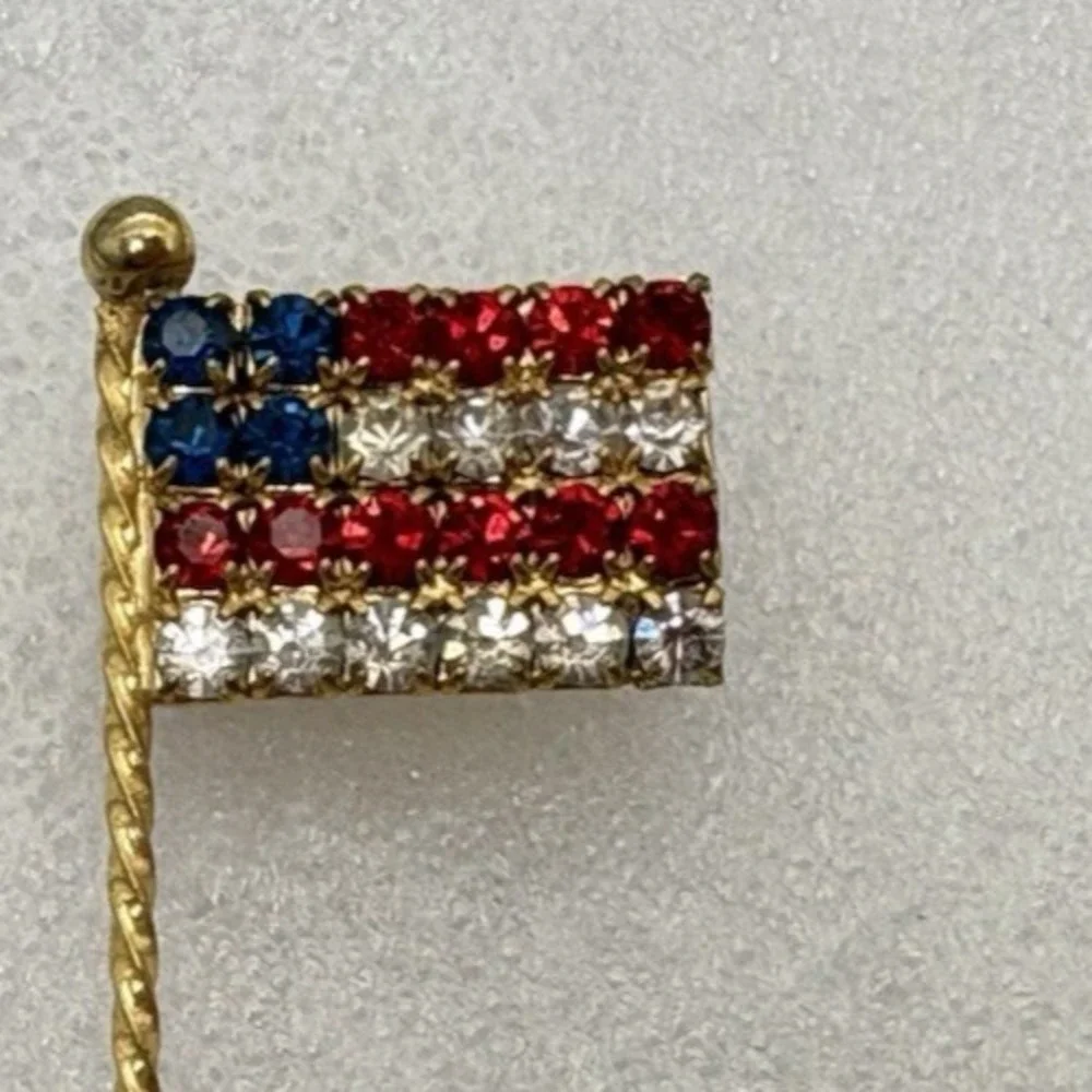 Vintage jewelry patriotic rhinestone gold tone American small flag brooch pin
